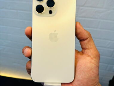 iPhone 15 Pro Max White Titanium nuevo en caja !!! - Img 64509412