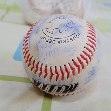 Venta de pelota firmada por equipo Industriales - 2/2