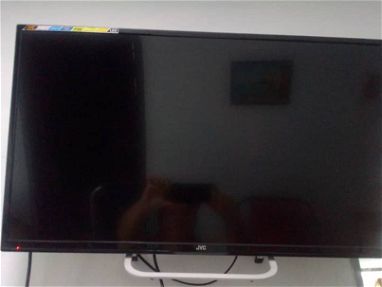 Se vende TV pantalla plana de 32' JVC en perfectas condiciones 200 USD - Img main-image