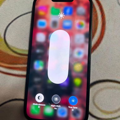 Vendo iPhone 13 Precio: $300 💵 SIM FÍSICA ✅ Libre fábrica 🏭 Color : Azul Midnight ⚫️🔵 Almacenamiento: 128 GB 💾 Face - 4/5