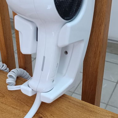 Secadora de Pelo para pared, ANDIS 1600w 110v, exelente para casas de renta o tu casa, impecable. - Img 119703499