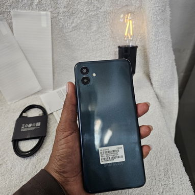 Samsung A04 de 128 de almacenamiento con 4 de ram, en perfecto estado - 2/2