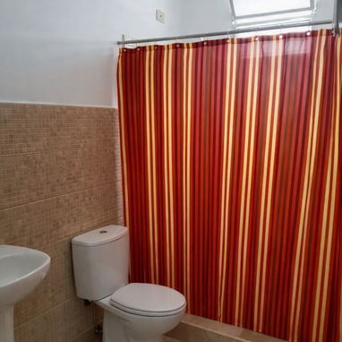 Casa amplia y funcional de dos plantas en venta (Lawton-10 de Octubre), excelentes condiciones constructivas y servicios - 2/10