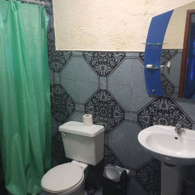 Cod.Z 🏠Hostal en Ciénaga de Zapata . Tiene 6 Habitaciones Climatizadas. Capacidad para 19 personas 👤 - Img 108010444