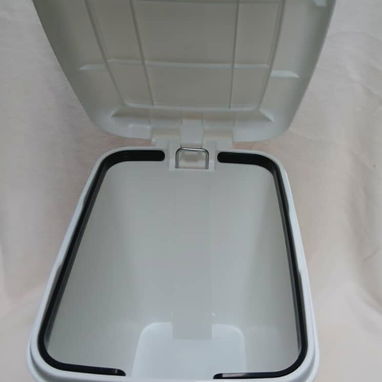 Basurero plástico con pedal 10 lt 9usd - Img 122274989