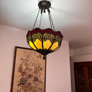 Vendo lampara de techo con vitral y dos apliques a juego. - Img 56901503