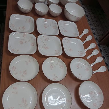 JUEGO DE VAJILLA DE PORCELANA, ENTREGA DE FACTURA, VARIEDAD DE ÚTILES DEL HOGAR, ETC - Img 118957007