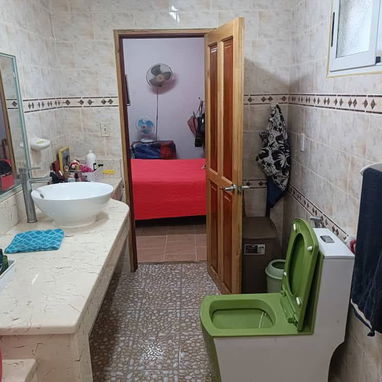 Se vende casa recién remodelada, con todo adentro. Solo es llevar sus artículos personales. - Img 124951385