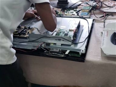 Se busca técnico para reparar televisores planos - Img 65682014