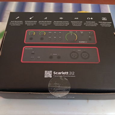 Audio Interface Focusrite Scarlett 2i2 4Gen LIKE NEW! - 2/4