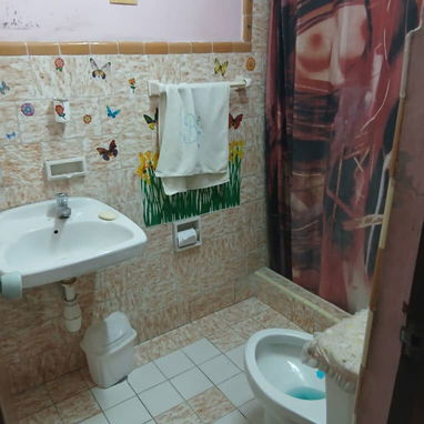 *$16.000usd. En venta casa (ALTOS, LAS 2 PLANTAS SUPERIORES) de un inmueble de 3 plantas en Lawton, Avenida Dolores, - Img 125605241