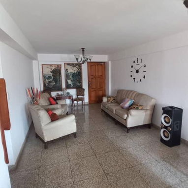 Apartamento en el Vedado, en edificio residencial 🏡 - Img 118955461