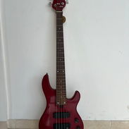 Bajo electrico Yamaha con amplificador - Img 56417434