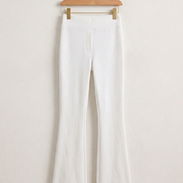 Pantalón Blanco de Licra con Corte Bota Campana (Flared) • Talla M/L • 25usd - Img 56148643