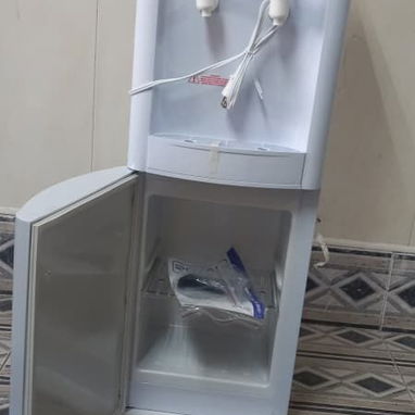 DISPENSADOR DE AGUA FRÍA Y CALIENTE RE2700 ROYAL, ENTREGA DE FACTIRA. VARIEDAD DE ELECTRODOMÉSTICOS, TECNOLOGÍA, ETC - Img 111682158