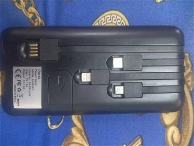 Se vende Cargador portátil con 4 puertos de carga IP, V8, tipo C y iPhone - Img 66163168