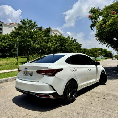 Hyundai Accent 2021 Automático en buenas condiciones - 3/5