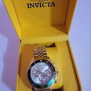Reloj invicta de cara plateada - Img 57642814
