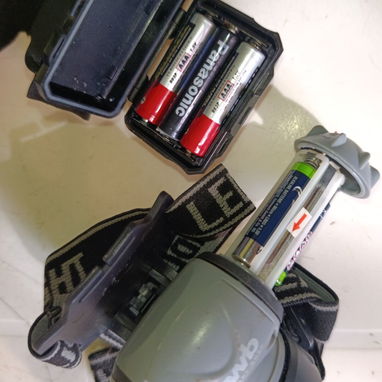 Linterna LED con correa ajustable/manos libres. - 4/9