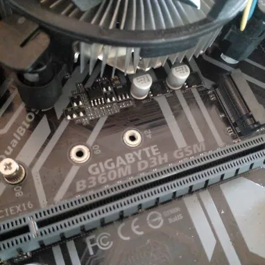GIGABYTE B360M D3H GSM / CORE I3 9100 (3.60GHZ) / DDR4 8GB RAM + CHAPILLA + GARANTIA - Img 121083614
