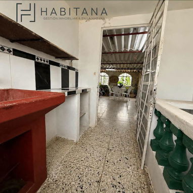 Ref# 76.Espectacular casa semi independiente todo de lujo con dos cuartos en oferta. Oportunidad de inversión!!! - Img 126098506