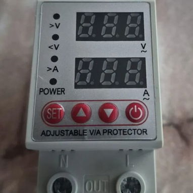 Breaker Con Regulador de Voltaje 110 v 220 V - 4/7