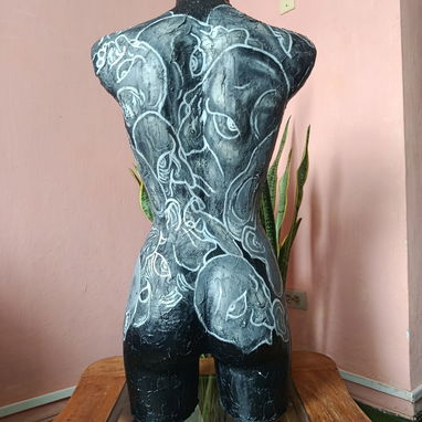 Torso femenino Ornamental. Arte con Rostros. - 3/4