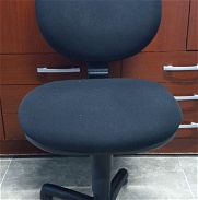 Sé vende silla giratoria para oficina y computadora 56382806 en perfecto estado de funcionamiento en la habana vieja - Img 45713907
