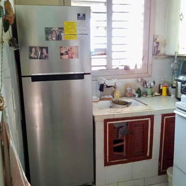 APARTAMENTO CAPITALISTA EN EL VEDADO DE 1 CUARTO AMPLIO CON TERRAZA Y GARAJE PARA MOTO! - 2/5