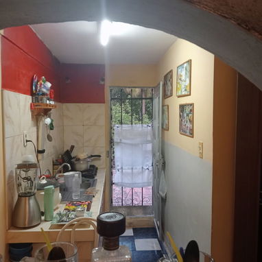 Se vende apto interior en Marianao 12mil Usd. Se deja con varias cosas. Dirección 106/57 y 59. - 3/5
