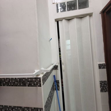 APARTAMENTO CENTRICO,totalnente enrejado y RENOVADO,TODO NUEVO y BUENO DENTRO, garaje colectivo,en EUROS me ajusto - Img 111130500