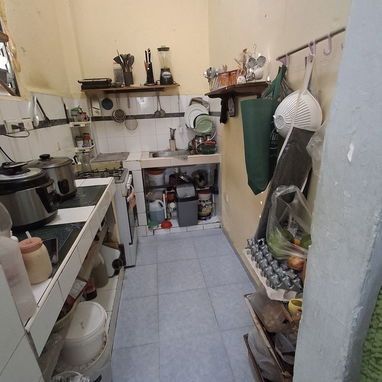 Se vende apartamento en centro habana con dos cuartos y dos baños se deja con todo adentro y teléfono fijo, agua 24h y g - 3/6