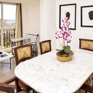 APARTAMENTO DE 3 HABITACIONES Y 2 BAÑOS EN EL VEDADO CON RESPALDO ENERGÉTICO - Img 122905831