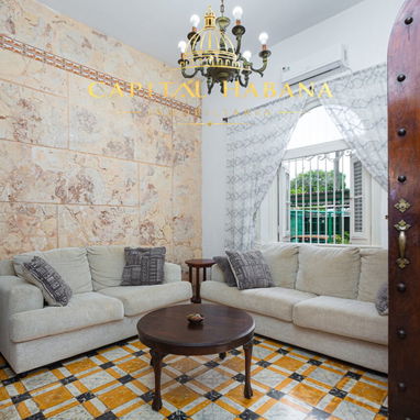 DOS CASAS EN UNA SOLA PROPIEDAD EN EL CORAZÓN DE MIRAMAR - 8/10