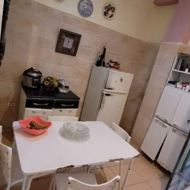 APTO 2DO PISO CERCA DE E Y 19 VEDADO 4/4, BALCÓN A LA CALLE CERRADO, PLACA LIBRE, GARAGE, 2 BAÑOS 53356139 - 6/10