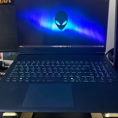 5070 Alienware Gaming Laptop 16x Aurora 16”, intel ultra 9, RAM 32GB, 2TB - Img 124895369