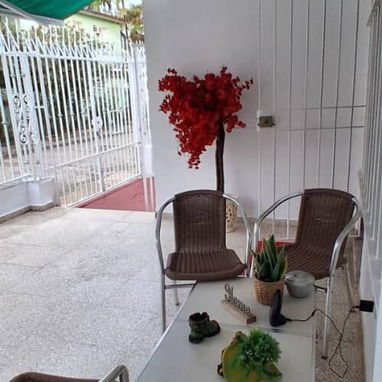Casa independiente en Miramar con 3 cuartos, 3 baños y garaje - 6/10