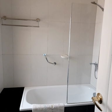Rento amplio Apartamento de 2 dormitorioa y garaje privado en Miramar - Img 125576418