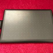 Tableta gráfica One by Wacom (CTL-472) – Casi nueva, poco uso, incluye accesorios - Img 55766485