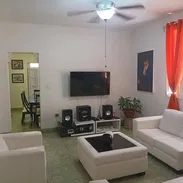 Apto capitalista cerca de 23 y 26 en el Vedado con 4 cuartos !!! - Img 53106743