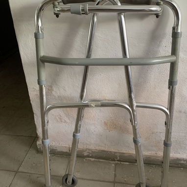 Andador y jeringuilla en venta - 2/3
