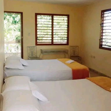 🏠 Casa De Renta Con Piscina En Guanabo. 👥 Capacidad para 6 personas. 📱 Reservas: +5355149761. - 5/10