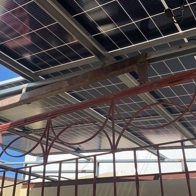 Se montan paneles solares hacemos la estructura fuerte y con estética - 4/10