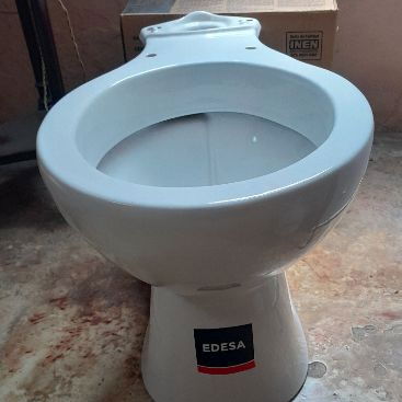 TAZA DE BAÑO CON SUS HERRAJES - Img 122783279