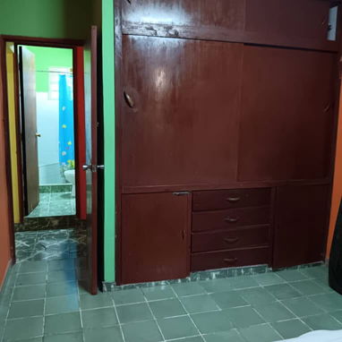 SE VENDE APARTAMENTO EN SEGUNDO PIDO DE 2 HABITACIONES EN ALTURAS DE ALTAHABANA NO SE VA LA CORRIENTE - 8/10