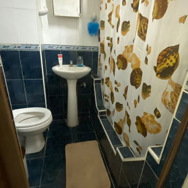 Buenas tardes se vende esta casa en 7500 usd en la habana vieja,parque cristo.Se deja con un juego de comedor, refrigera - 4/10