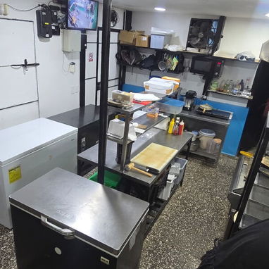 Vendo Cafetería funcionando con todo dentro - 5/10