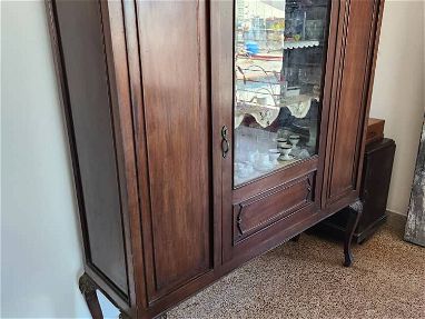 Se venden dos vitrinas estilo ingles, con una puerta y su llave original - Img main-image-45776277