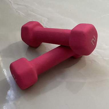 Vendo pesas de 2 libras de mujer. Contactar con Isabela al 58264306. Más información por WhatsApp. - 7/7