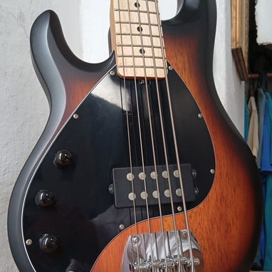 Bajo Sterling Stingray 5 cuerdas Activo ZURDO!! - Img 87962390